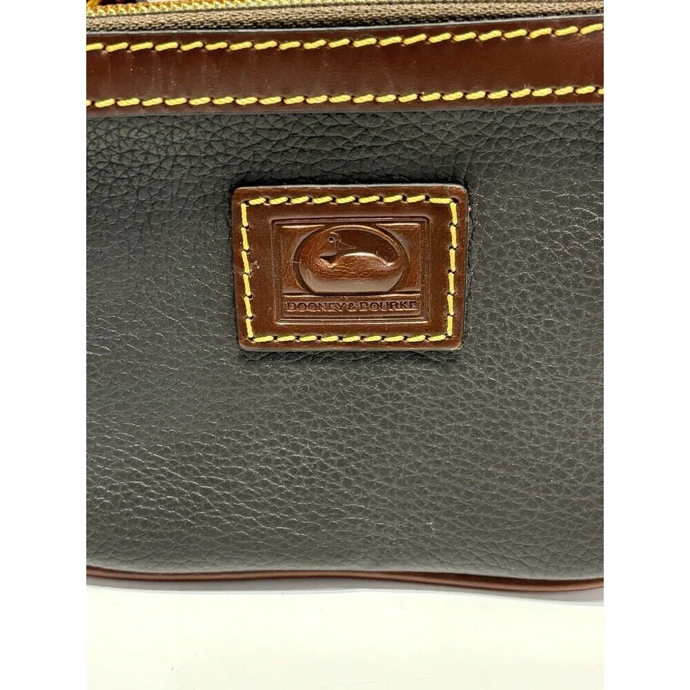 VTG Dooney & Bourke Womens Leather Wristlet Black Tan Pebbled Clutch Wallet